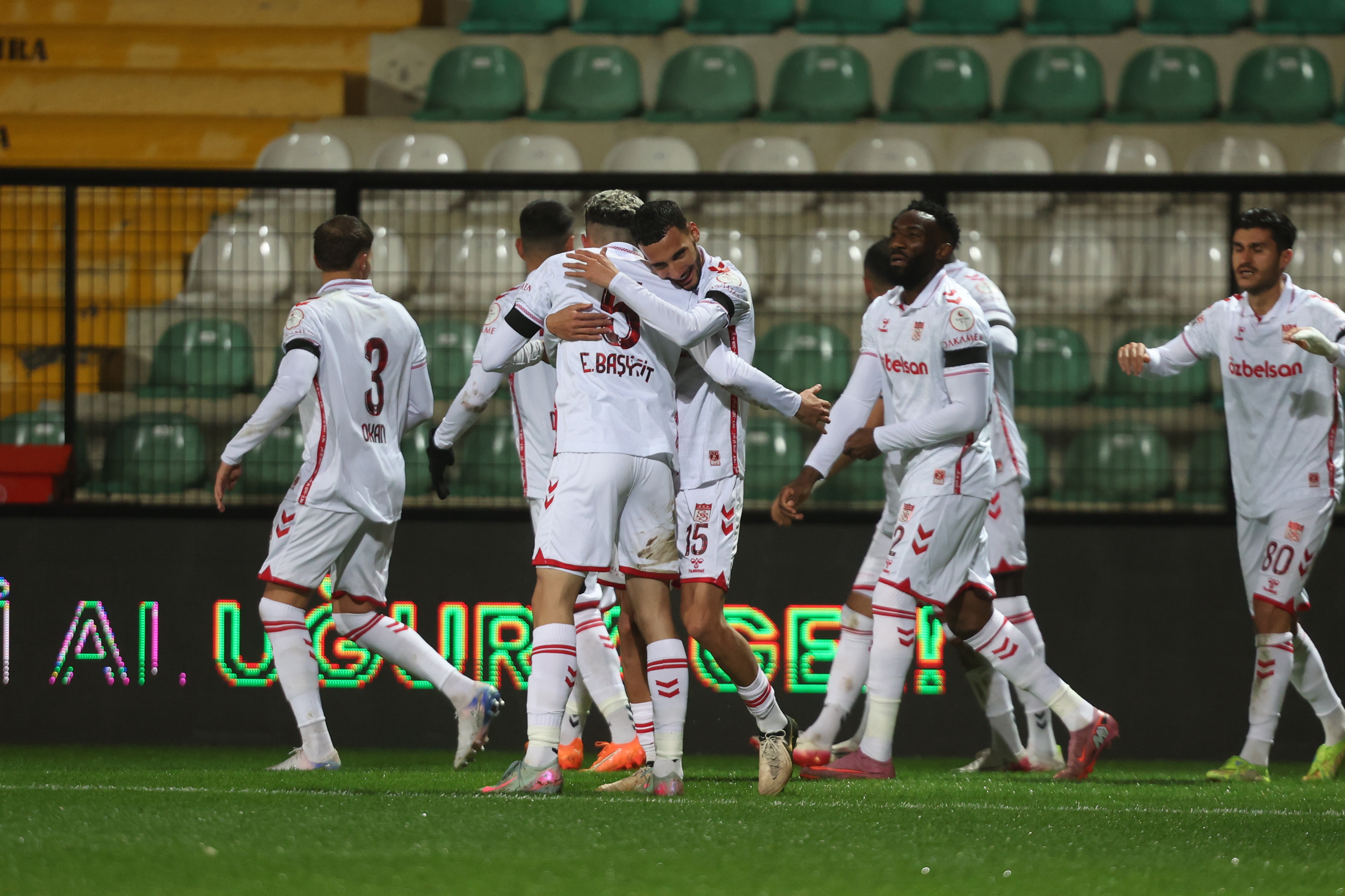 Sivasspor 7 eksikle kendi evinde 3 puan arayacak!