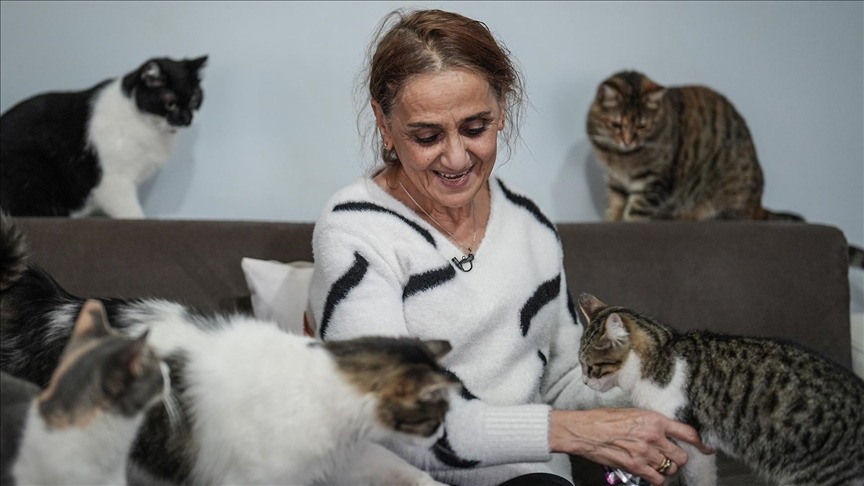 Kanser sürecinde 30 kedisi destekçisi oldu
