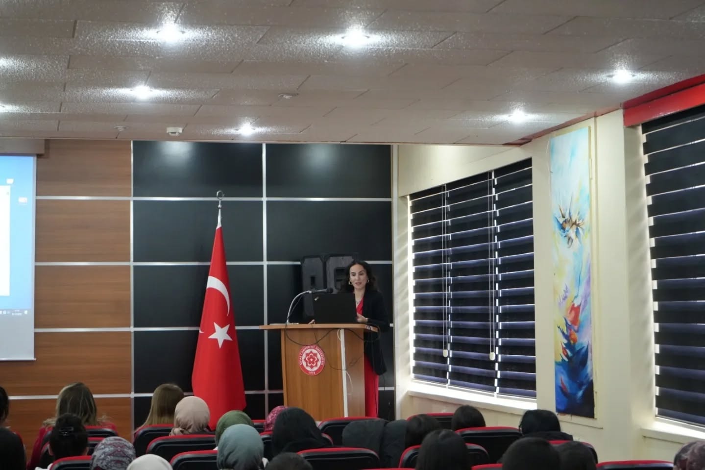 Sağlık sigortalarının detayları SCÜ’de düzenlenen konferansta ele alındı