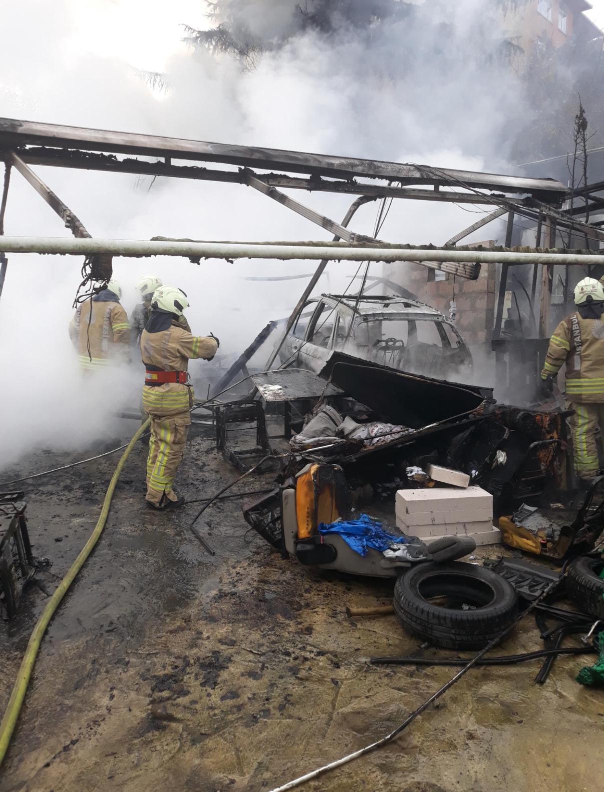 Ruhsatsız oto tamirhanesi alev alev yandı