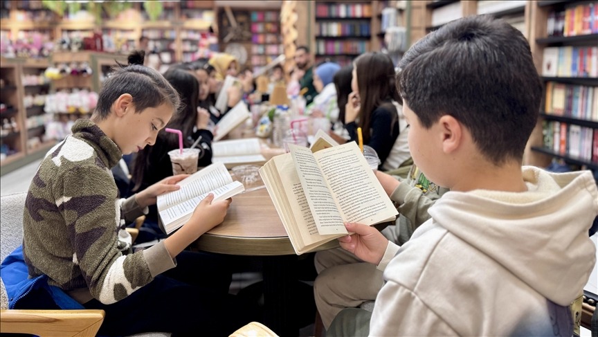 Öğretmenler "kitap tahlili" ile öğrencilere okuma alışkanlığı kazandırıyor