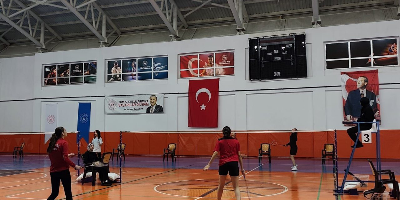 Sivas’ta badminton şöleni