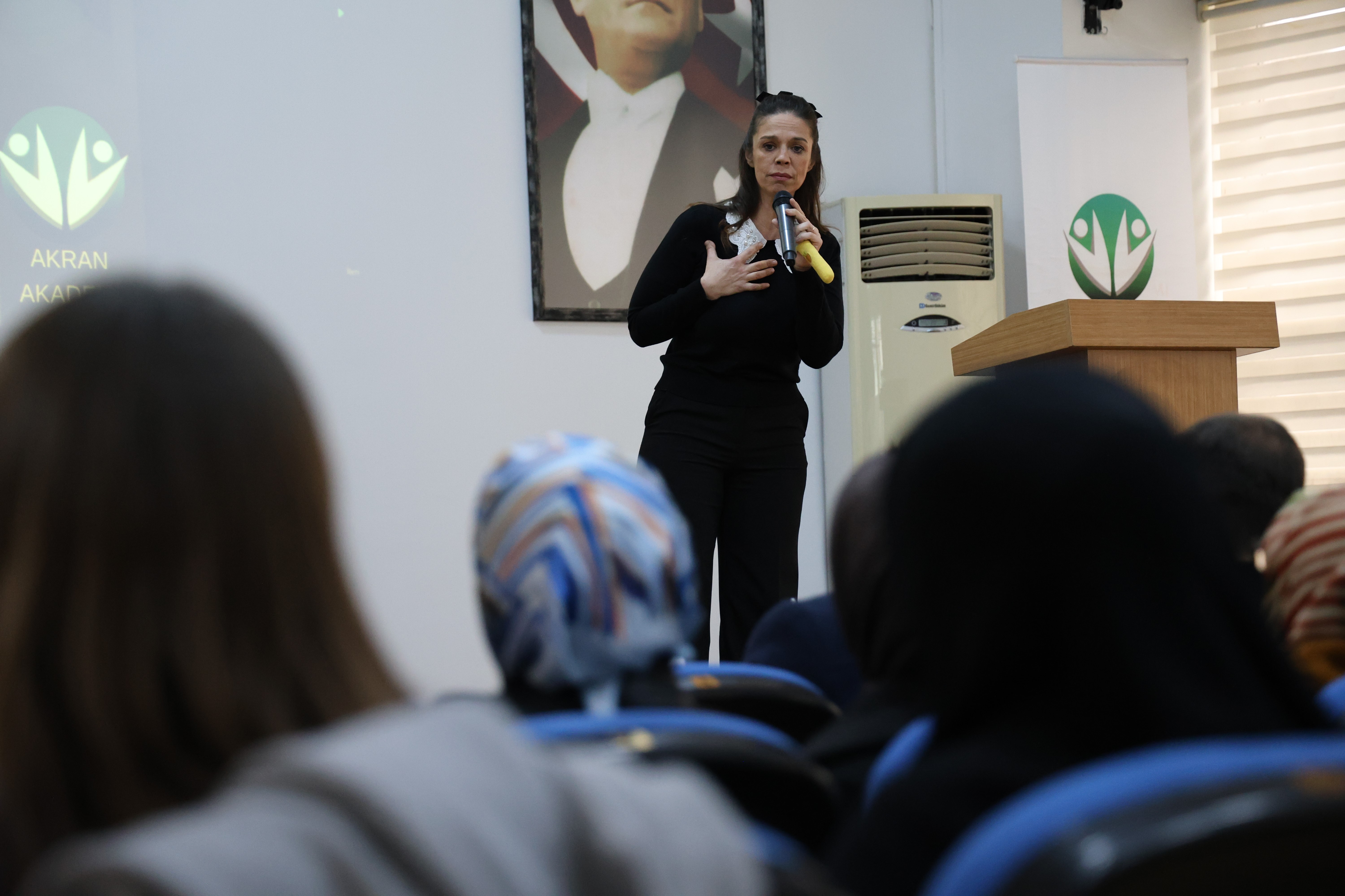 Sivas'ta otizmli yazar ebeveynlerle buluşarak otizmi anlattı