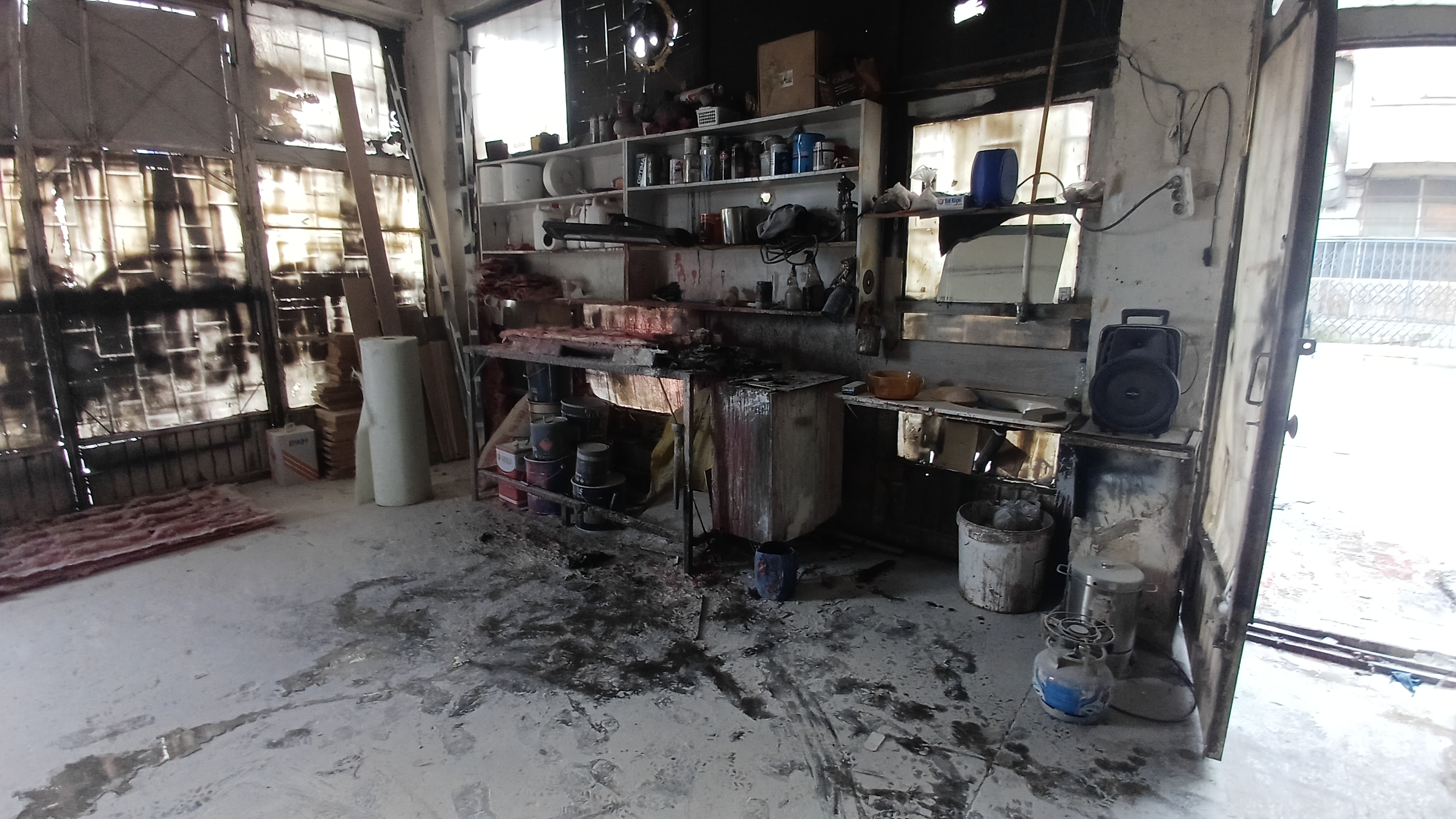 Tinerle sobayı yakarken kendini yaktı