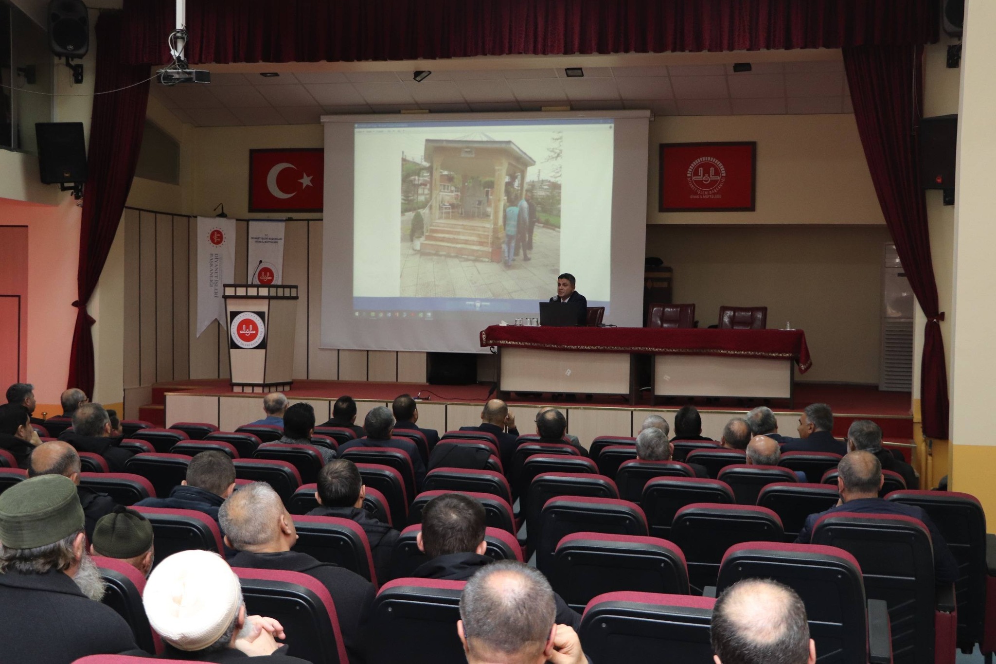 Üç aylar öncesi din görevlilerine bilgilendirme toplantısı