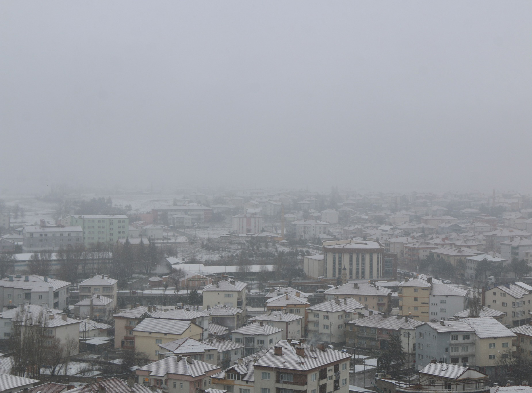 Şarkışla beyaz örtüsünü bürüdü