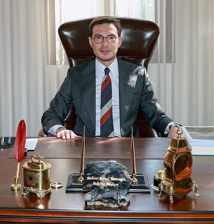 Recep Yazıcıoğlu'nun makam odasından "böcek" çıktı