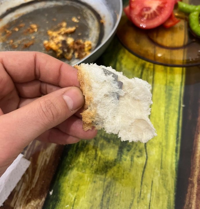 Ekmeğin içinden jilet çıktı!
