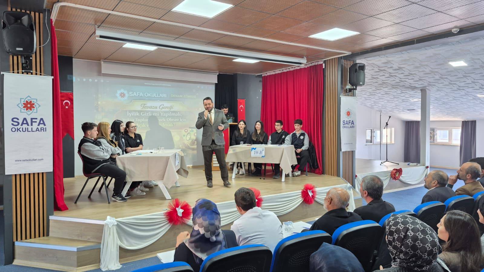 Sivas’ta öğrenciler arasında tevazu ve iyilik münazarası