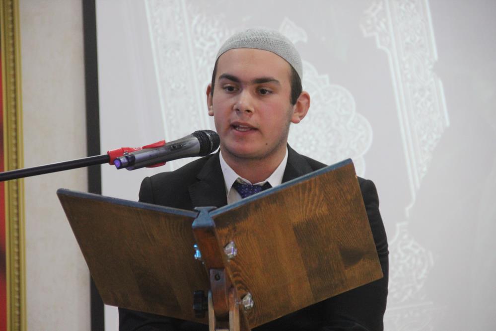 Ezanı güzel okumak için yarıştılar