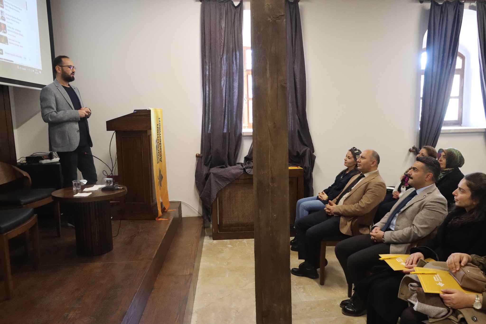 Müzik Akademisinde aşıklık geleneği ele alındı