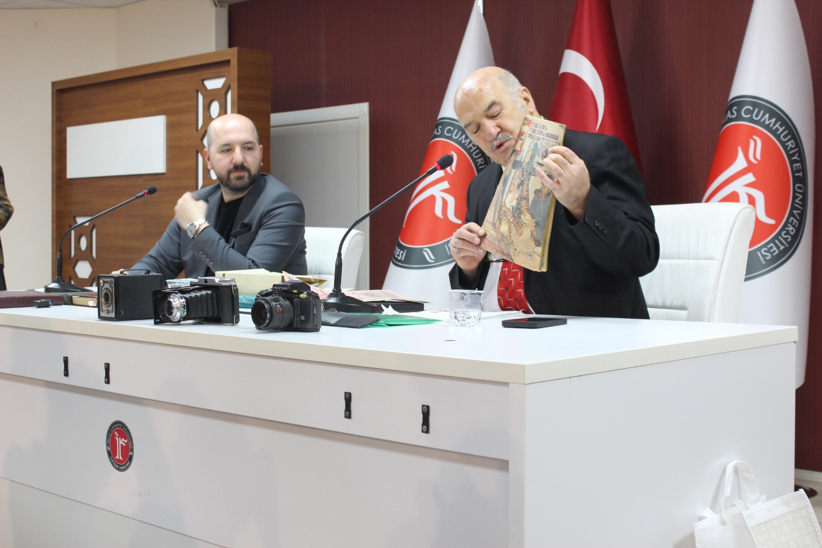 Usta gazeteci öğrencilerle deneyimlerini paylaştı