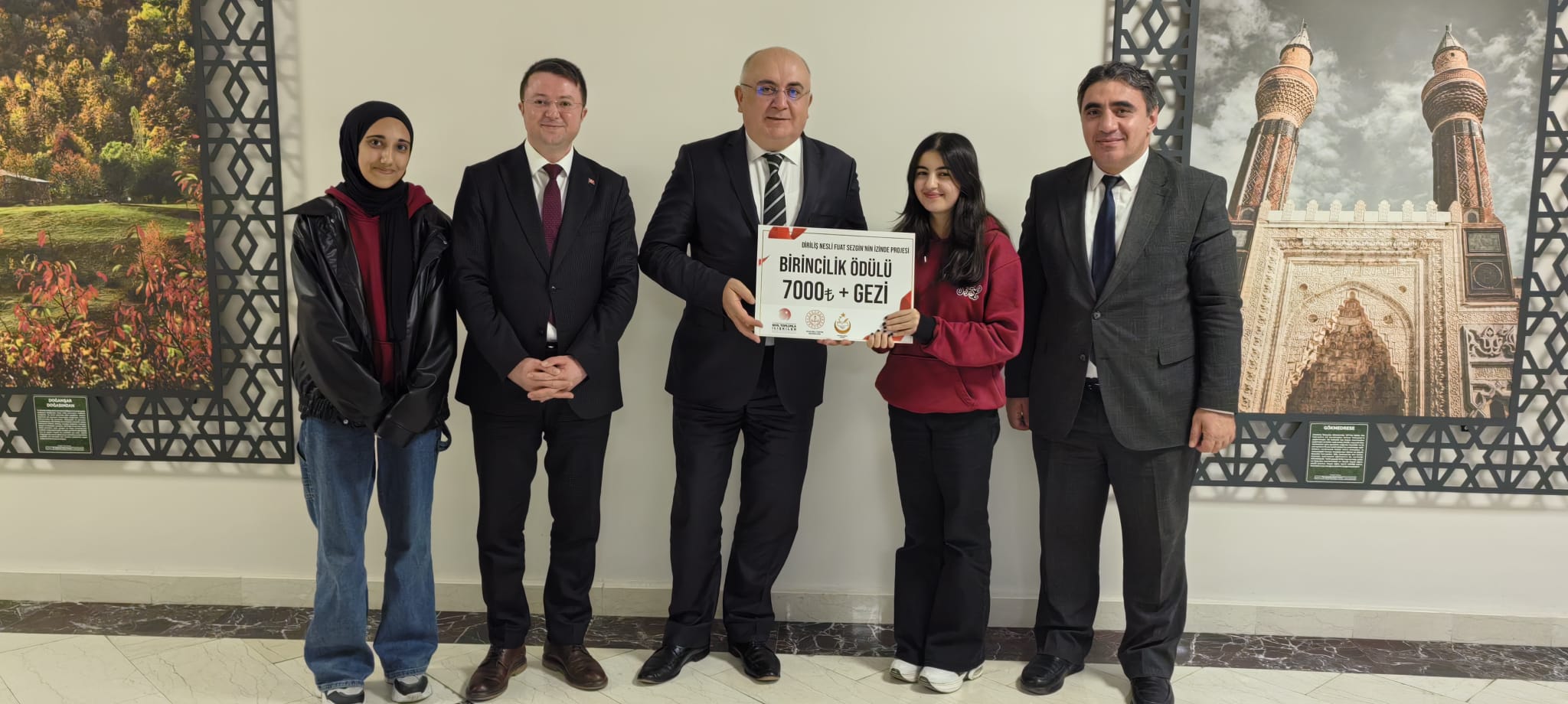 “Diriliş Nesli Fuat Sezgin’in İzinde” projesinde başarılı öğrenciler ödülle taçlandırıldı