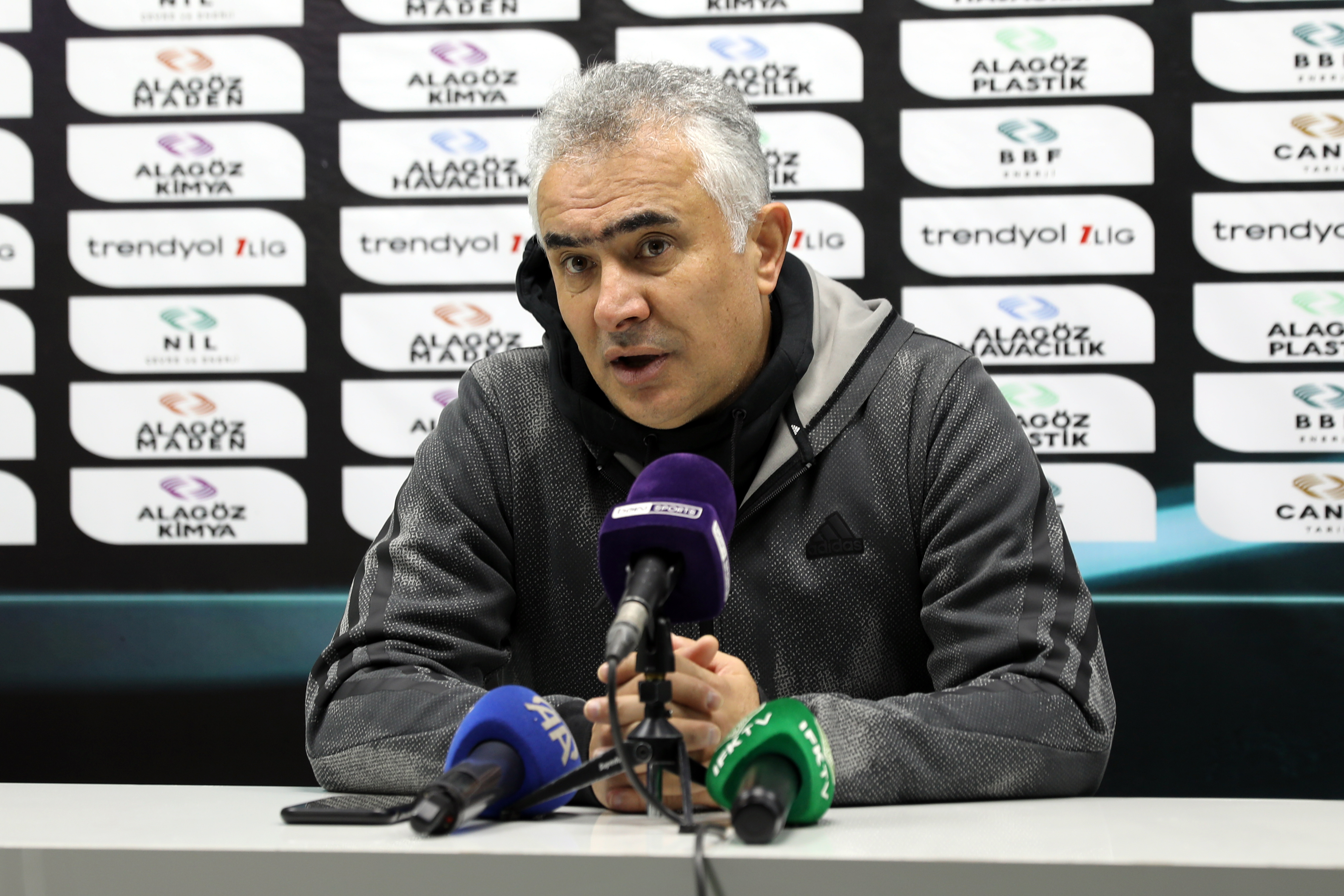 Sivasspor Teknik Direktörü Mehmet Altıparmak: Her puan altın değerinde