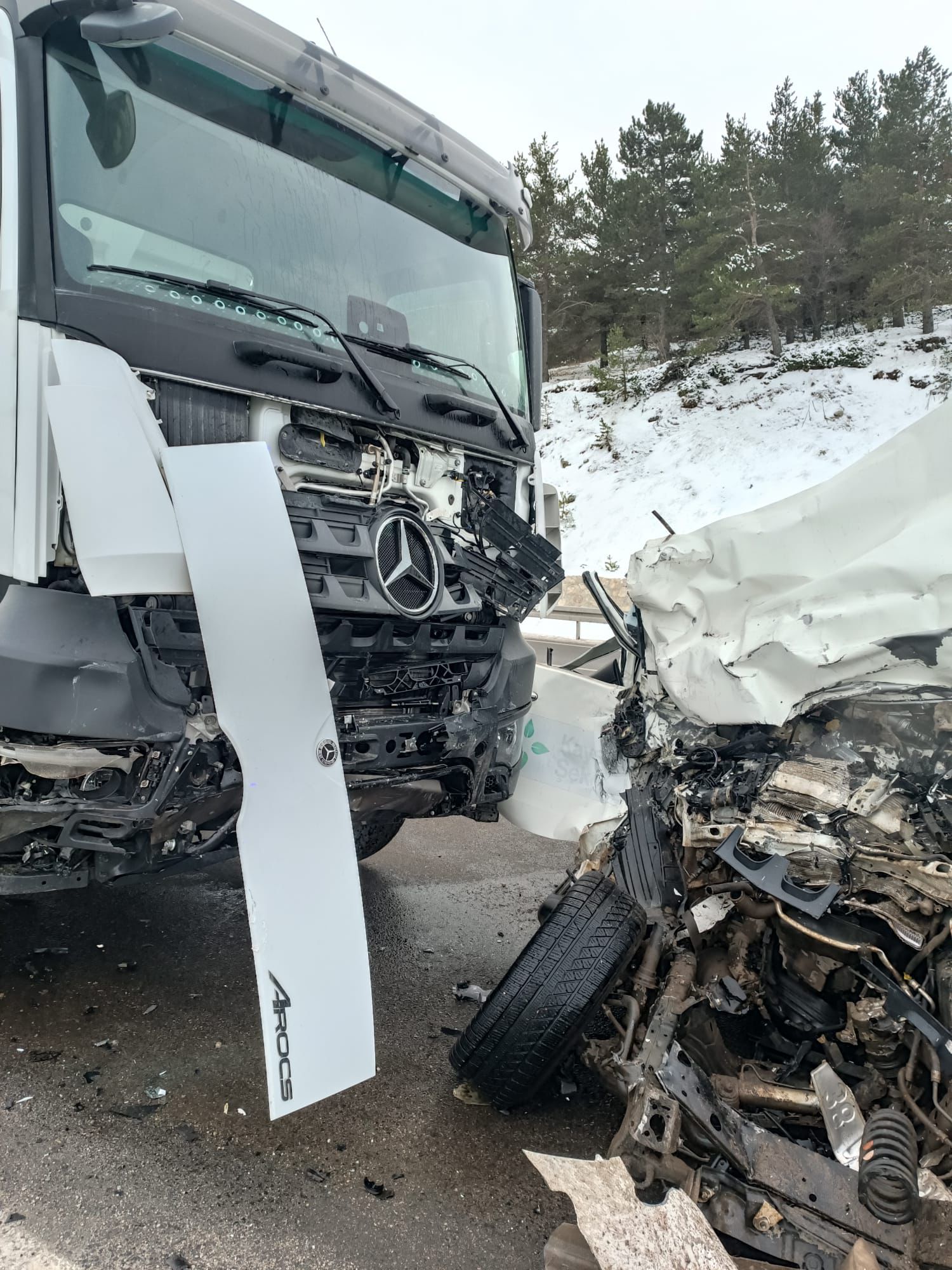 Sivas-Tokat yolunda feci kaza: 1 ölü, 1 yaralı