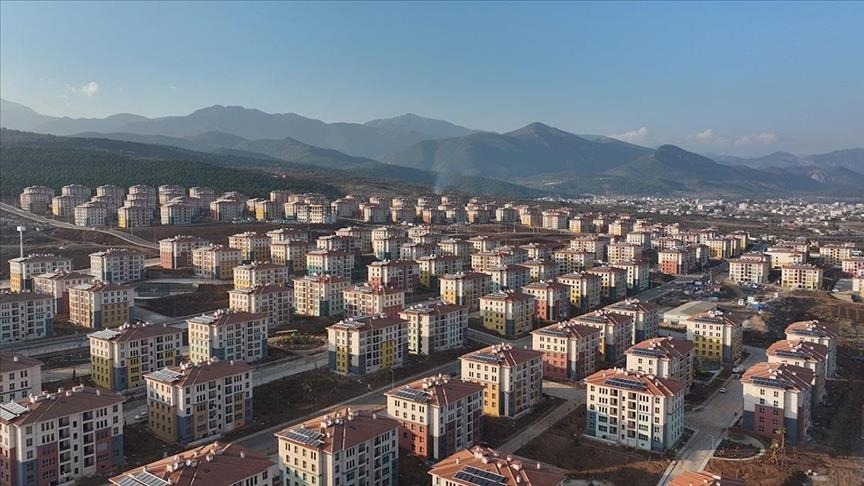 Deprem bölgesinin en küçük hak sahibi yeni yuvasında