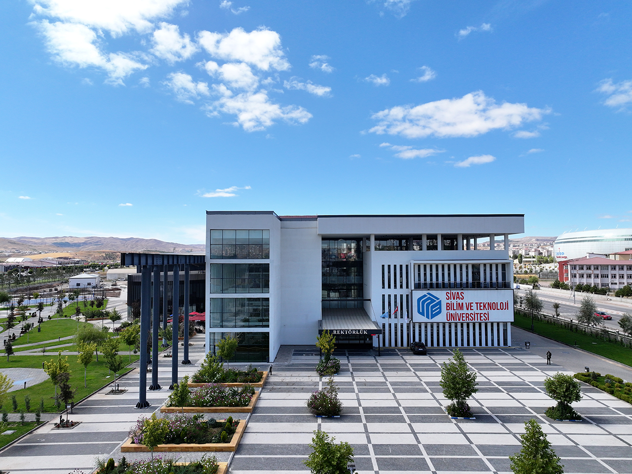 SBTÜ, Türkiye'nin zirvesinde