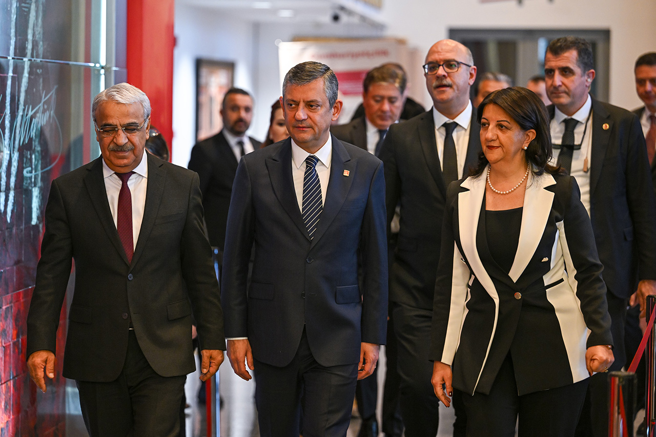 CHP Genel Başkanı Özel, DEM Parti heyeti ile görüştü