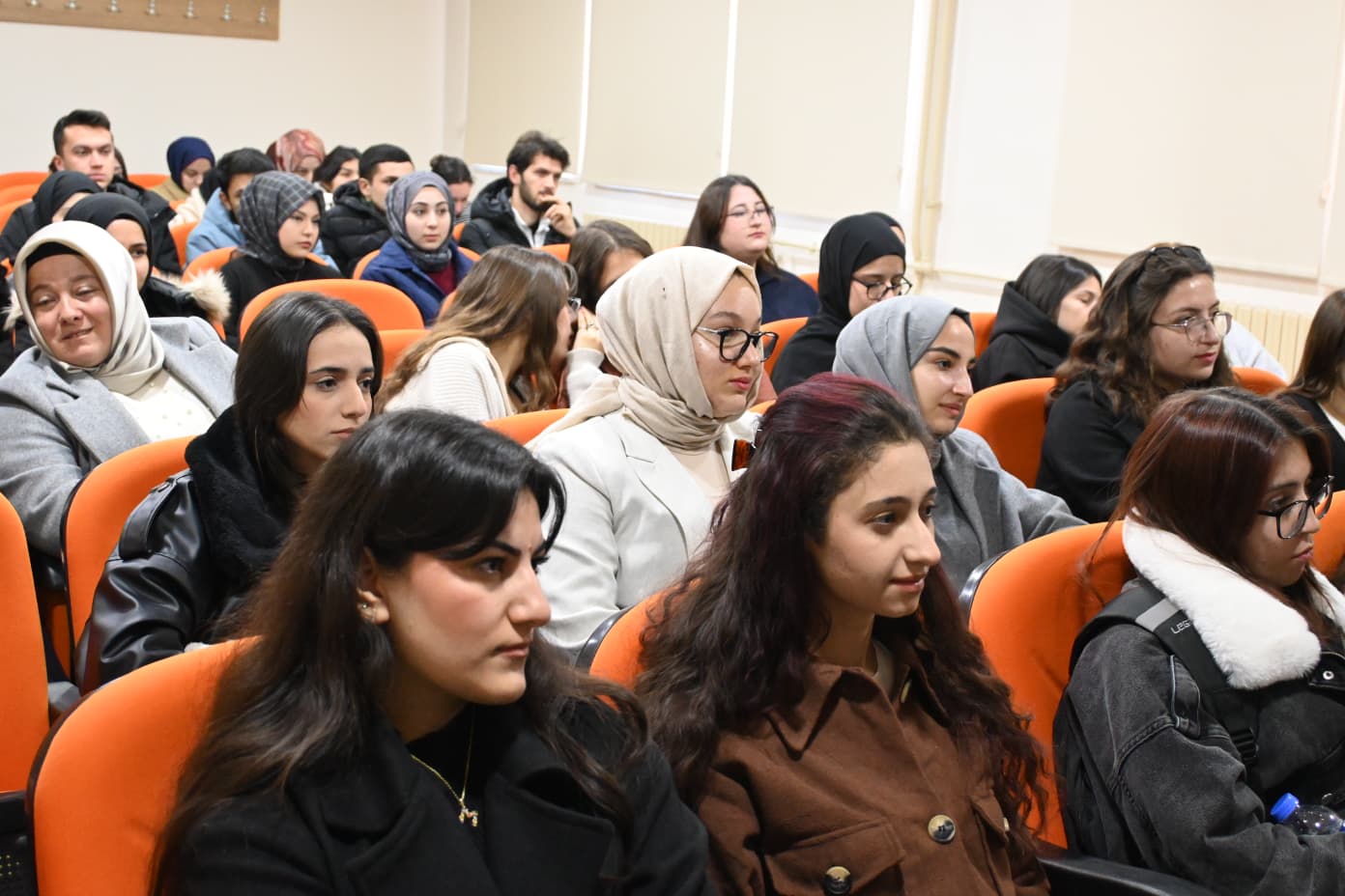 Mesleki deneyimlerini öğrencilere aktardılar