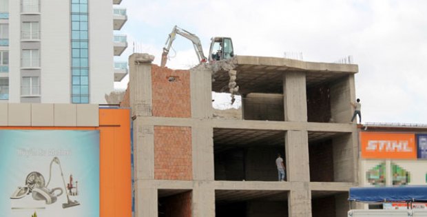İş Güvenliğinde Son Nokta Bindiği Dalı Kesti!