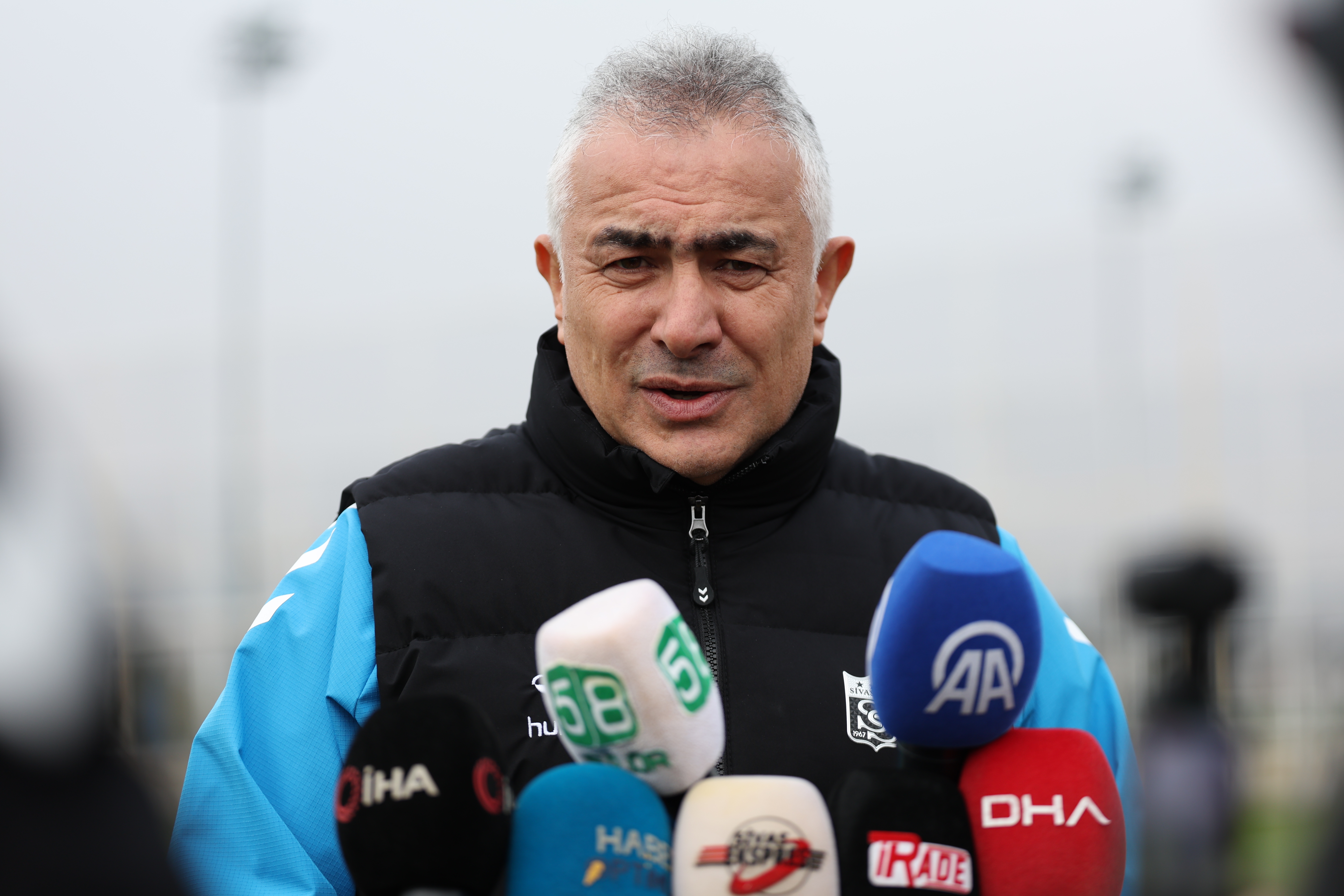 Sivasspor Teknik Direktörü Mehmet Altıparmak transfer yasağına ilişkin konuştu