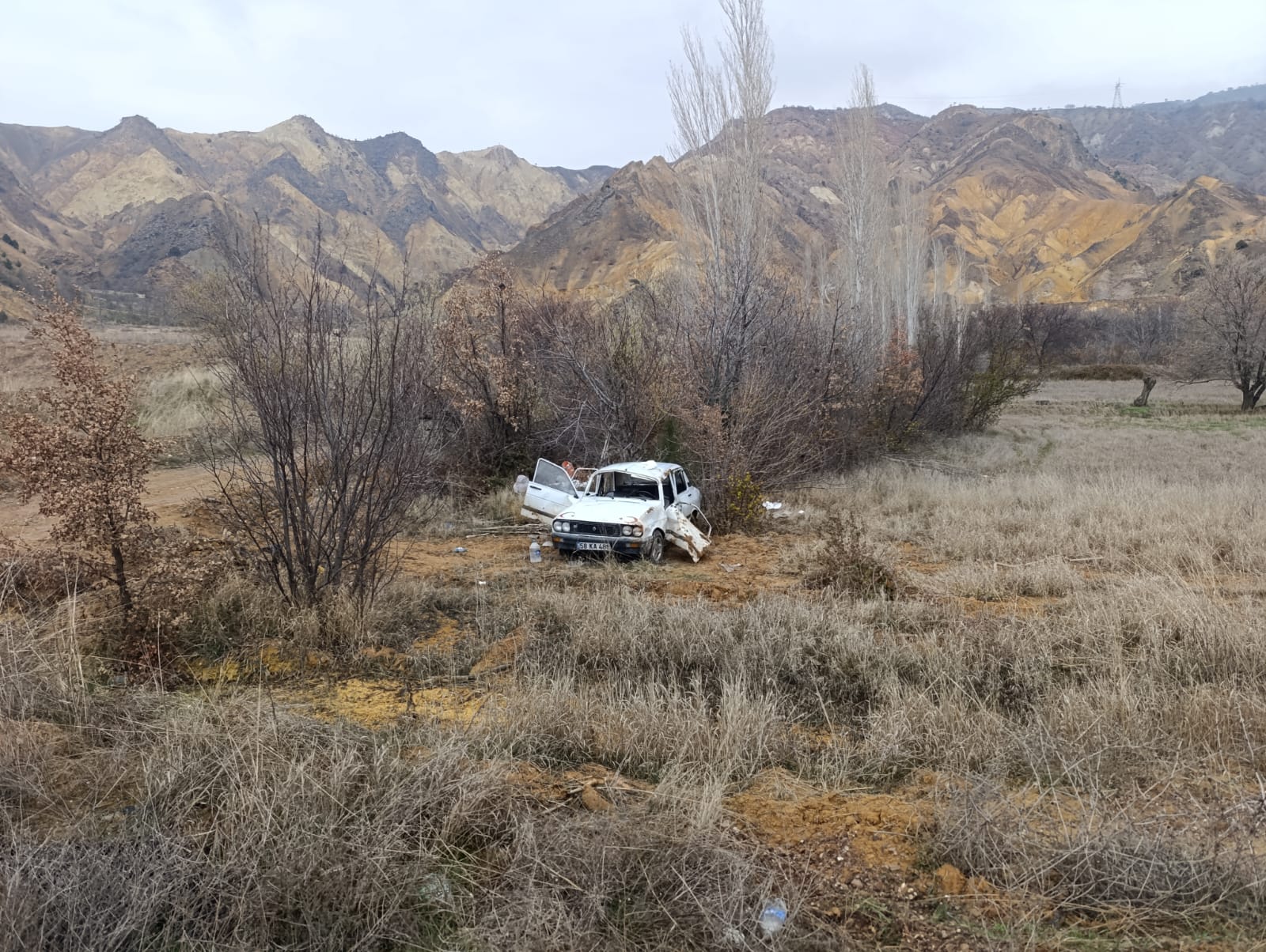 Sivas'ta otomobil şarampole devrildi: 1 ölü 2 yaralı