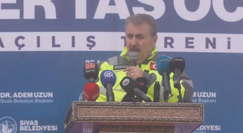 Destici: "Sivas Belediyesi ilk 3 arasında"