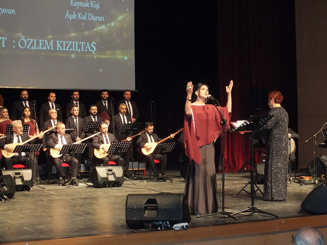 Sivas'ta Devlet THM Korosu ses sanatçıları "Yüreklerde Akif" konseri düzenledi