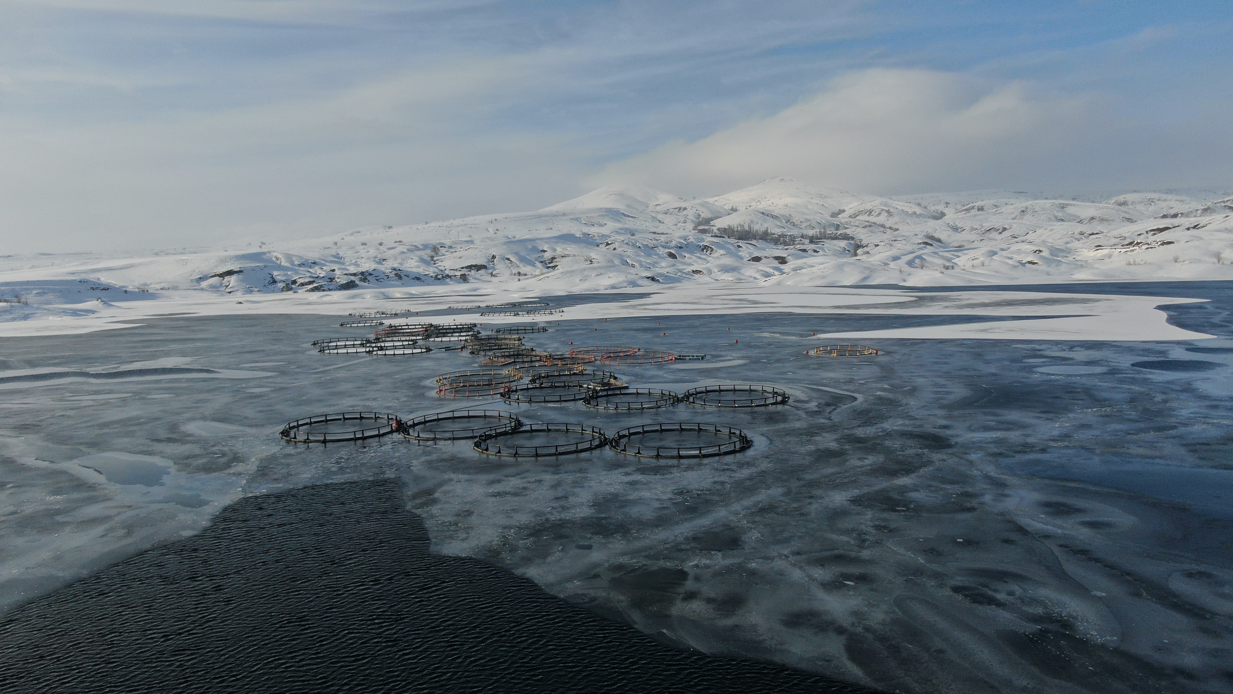 Sivas adeta dondu, termometreler -19.4'ü gösterdi
