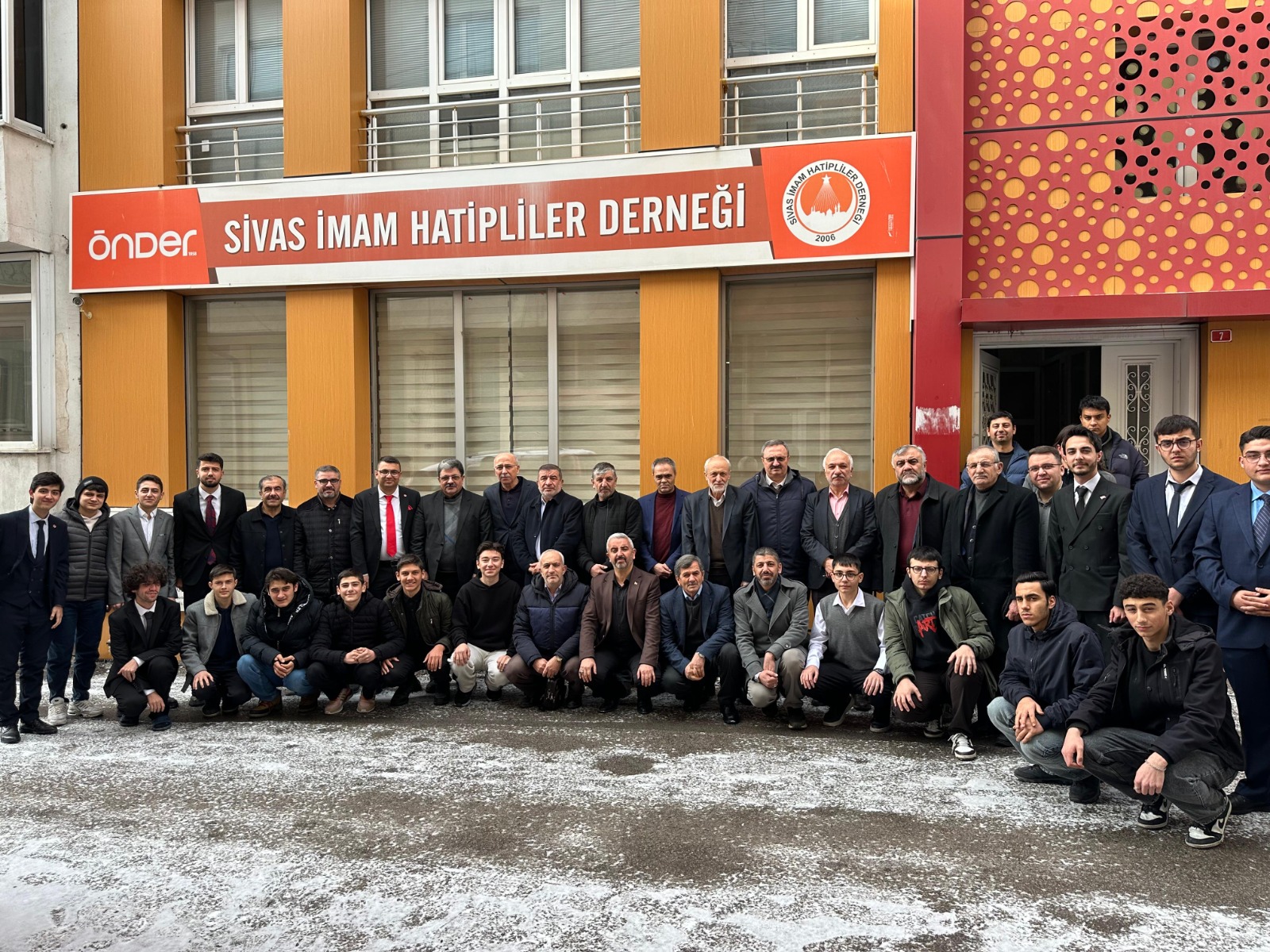 Önder Sivas’ta bayrak değişimi