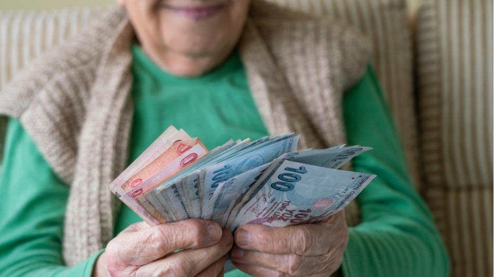 Emekliler yeni yıla yüzde 25 kayıpla girecek!