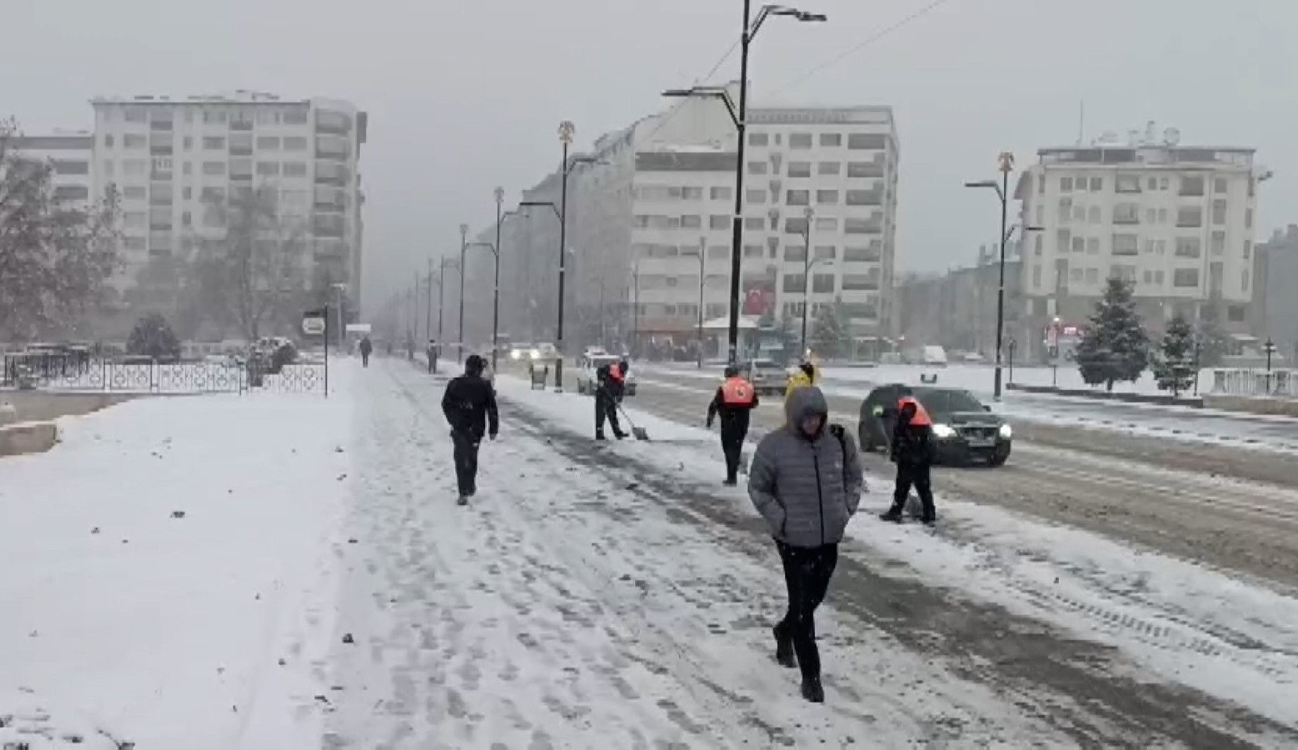 Sivas beyaz gelinliğini büründü