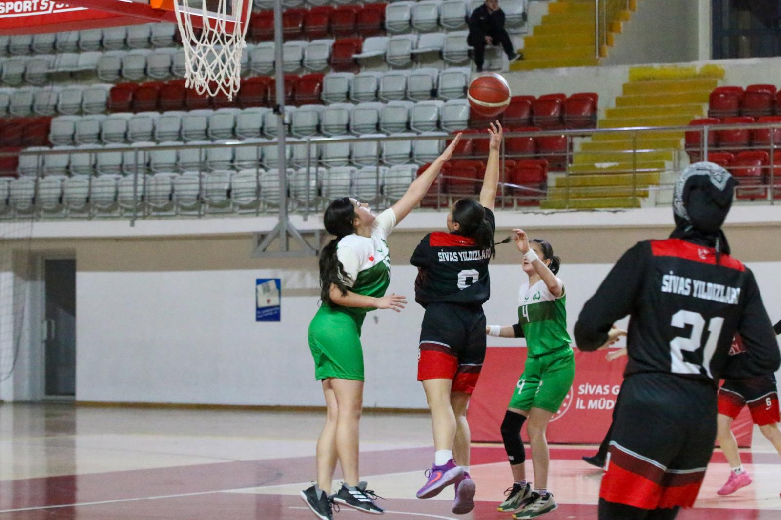 Sivas yıldızları kupayı kaptı