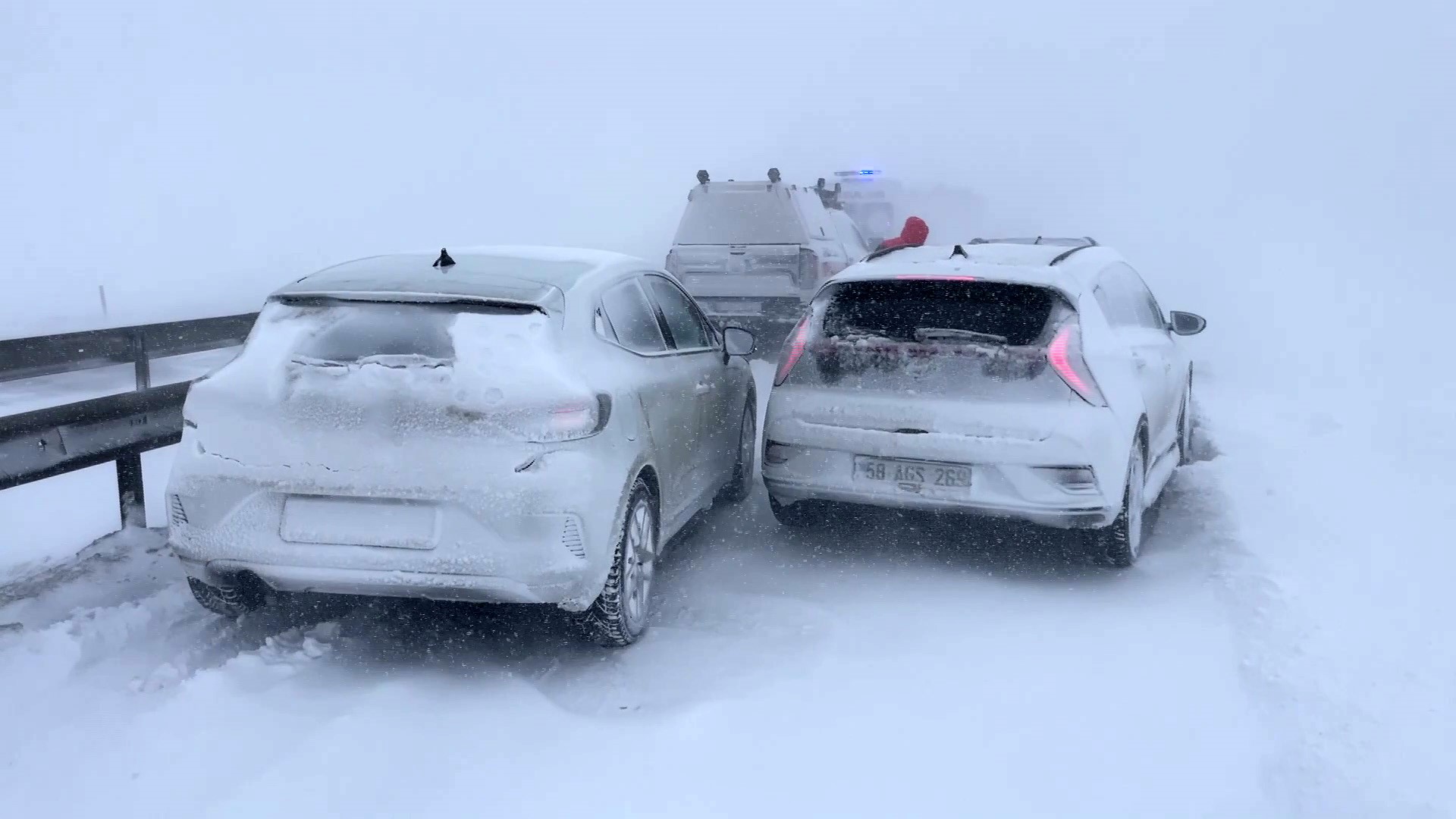 Sivas’ta zincirleme trafik kazası: 4 yaralı