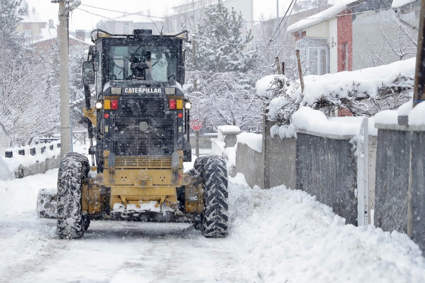 Adem Uzun: "Tüm ekiplerimizle sahadayız"