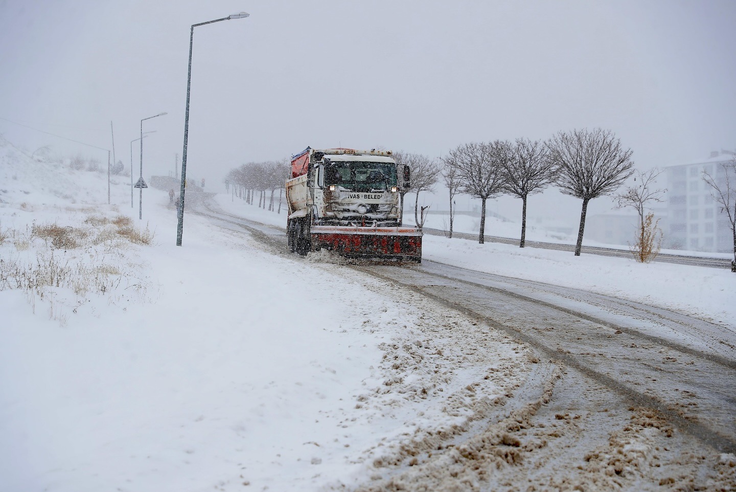 Sivas Valiliğinden son dakika açıklaması:  807 köy yolu ulaşıma kapandı