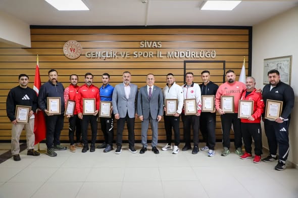 Sivas’ta başarılı antrenörlere anlamlı onur