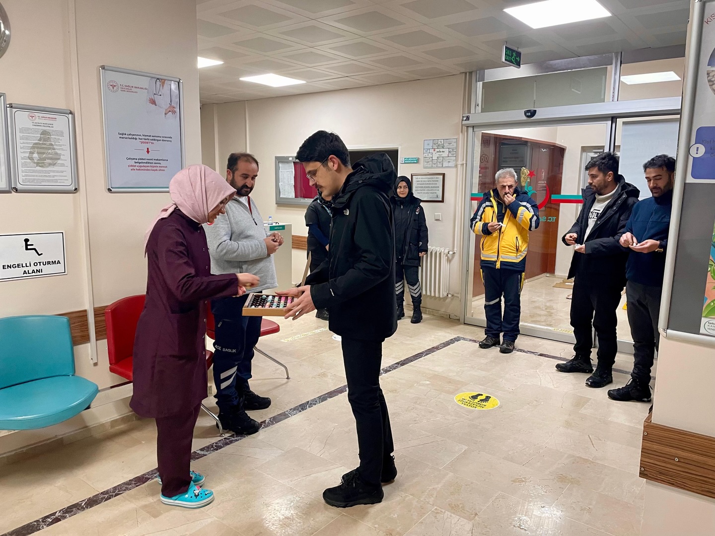 Eskimez’den emniyet ve sağlık personeline ziyaret