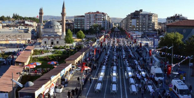 Binlerce İnsan Tek Bir Sofrada Buluşacak