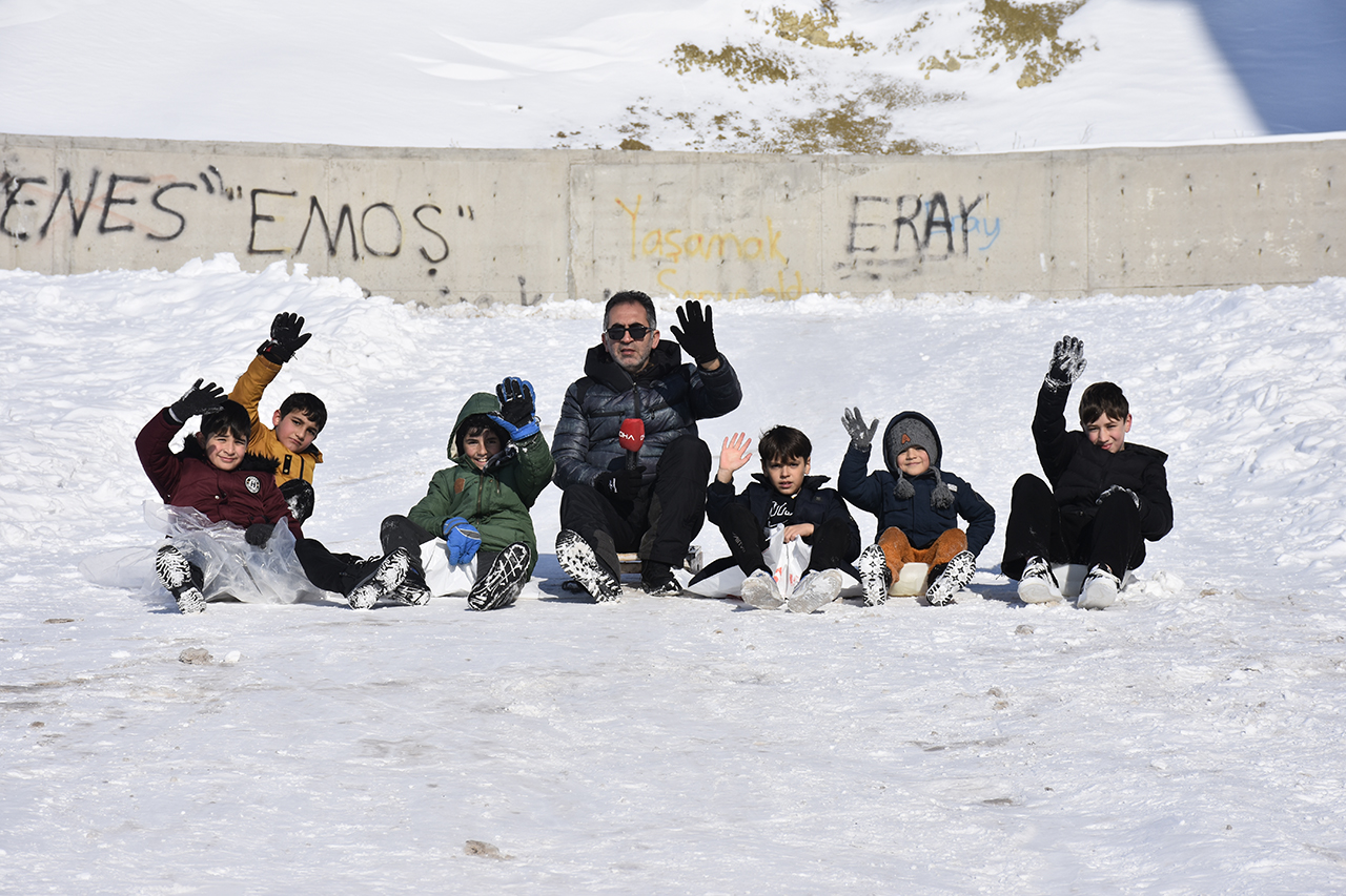 Okulların tatil edildiği Sivas'ta çocukların kızak keyfi