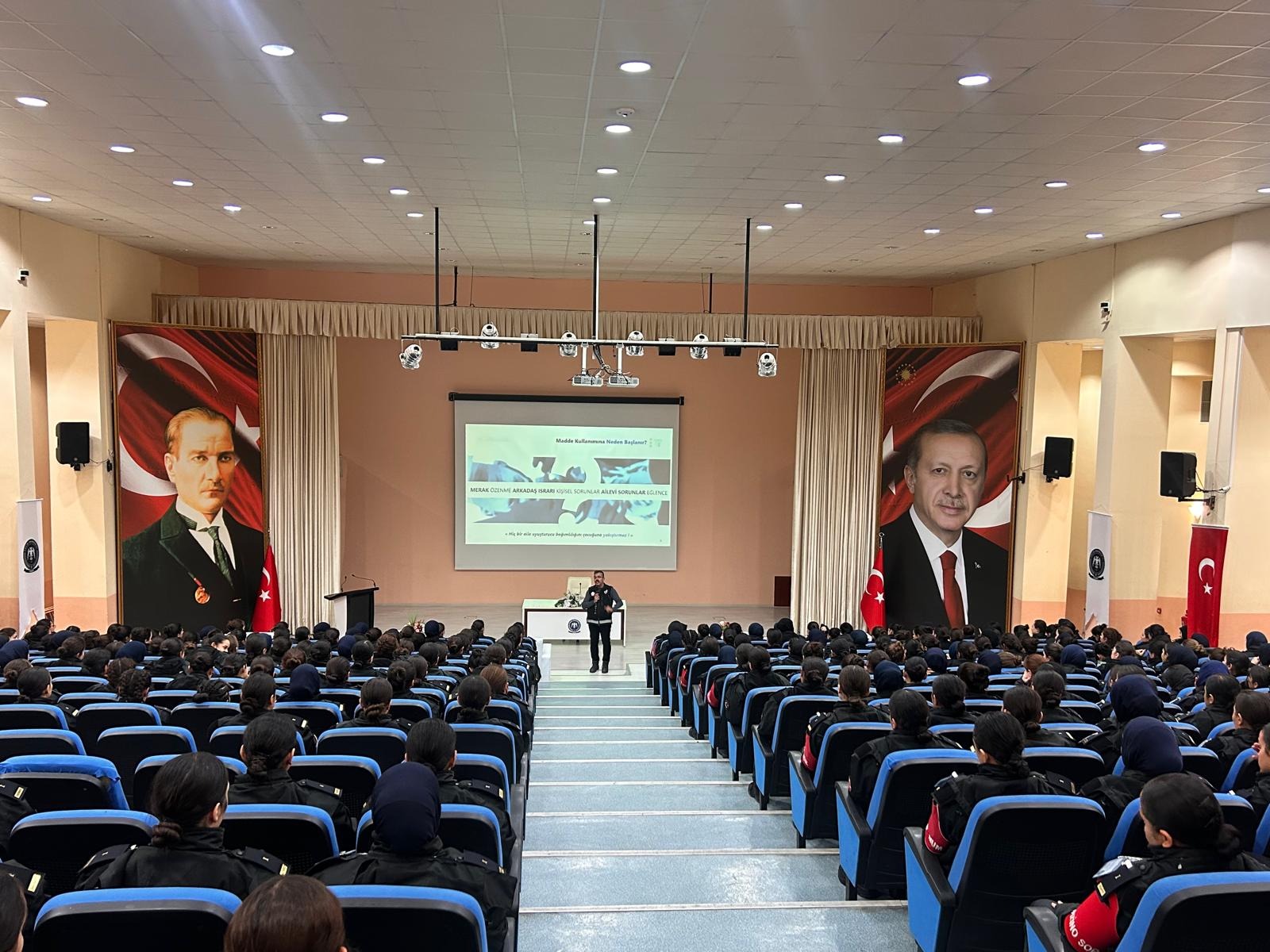 Sivas’ta 3 bin 16 kişiye uyuşturucuyla mücadele eğitimi verildi