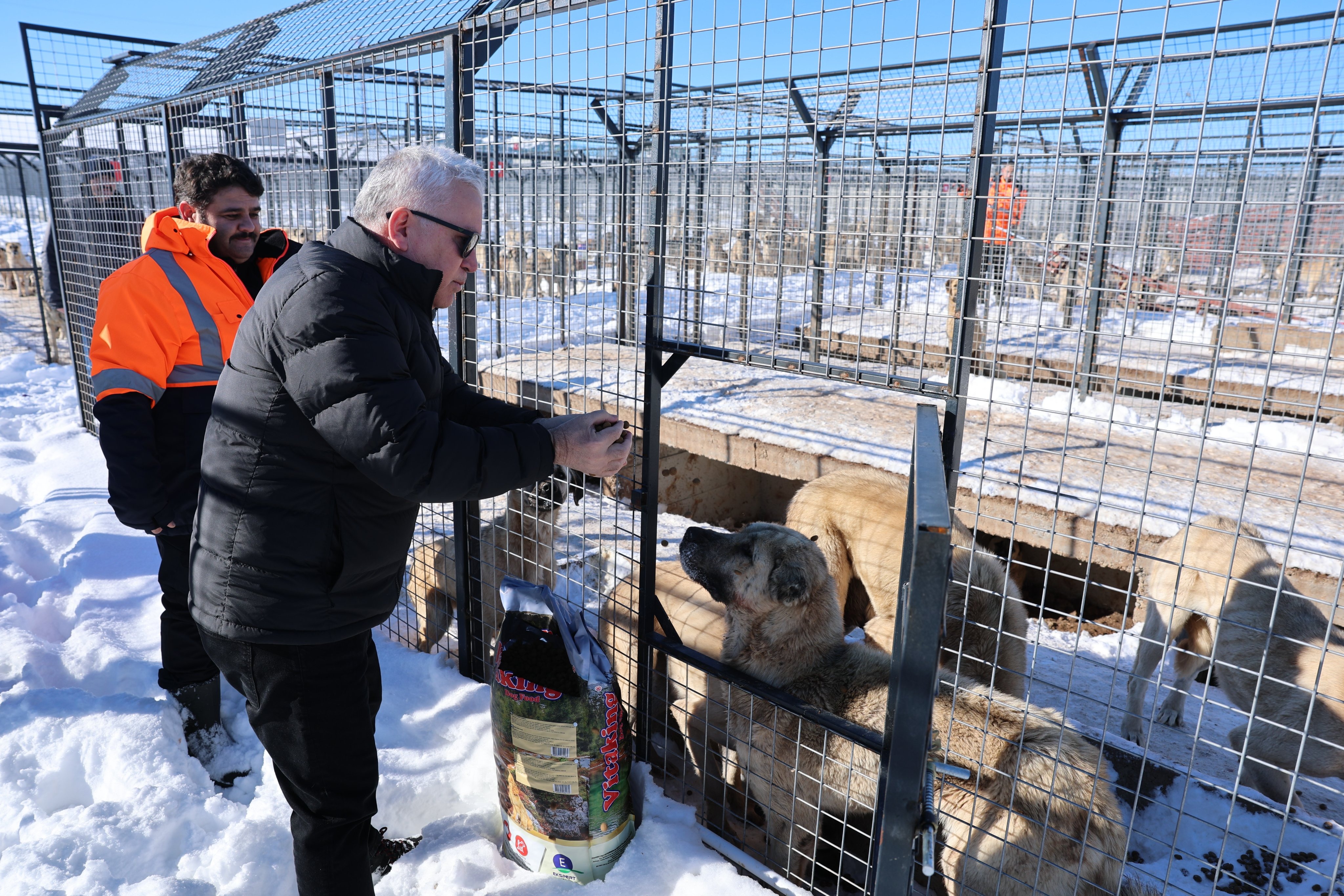 Vali Şimşek’ten Meraküm Hayvan Bakım ve Rehabilitasyon Merkezine ziyaret
