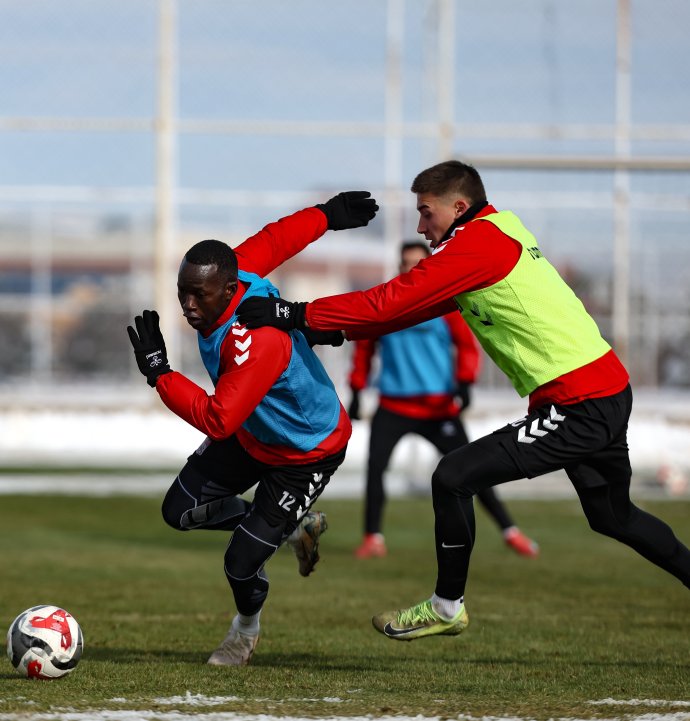 Sivasspor dünü çifte idmanla kapattı