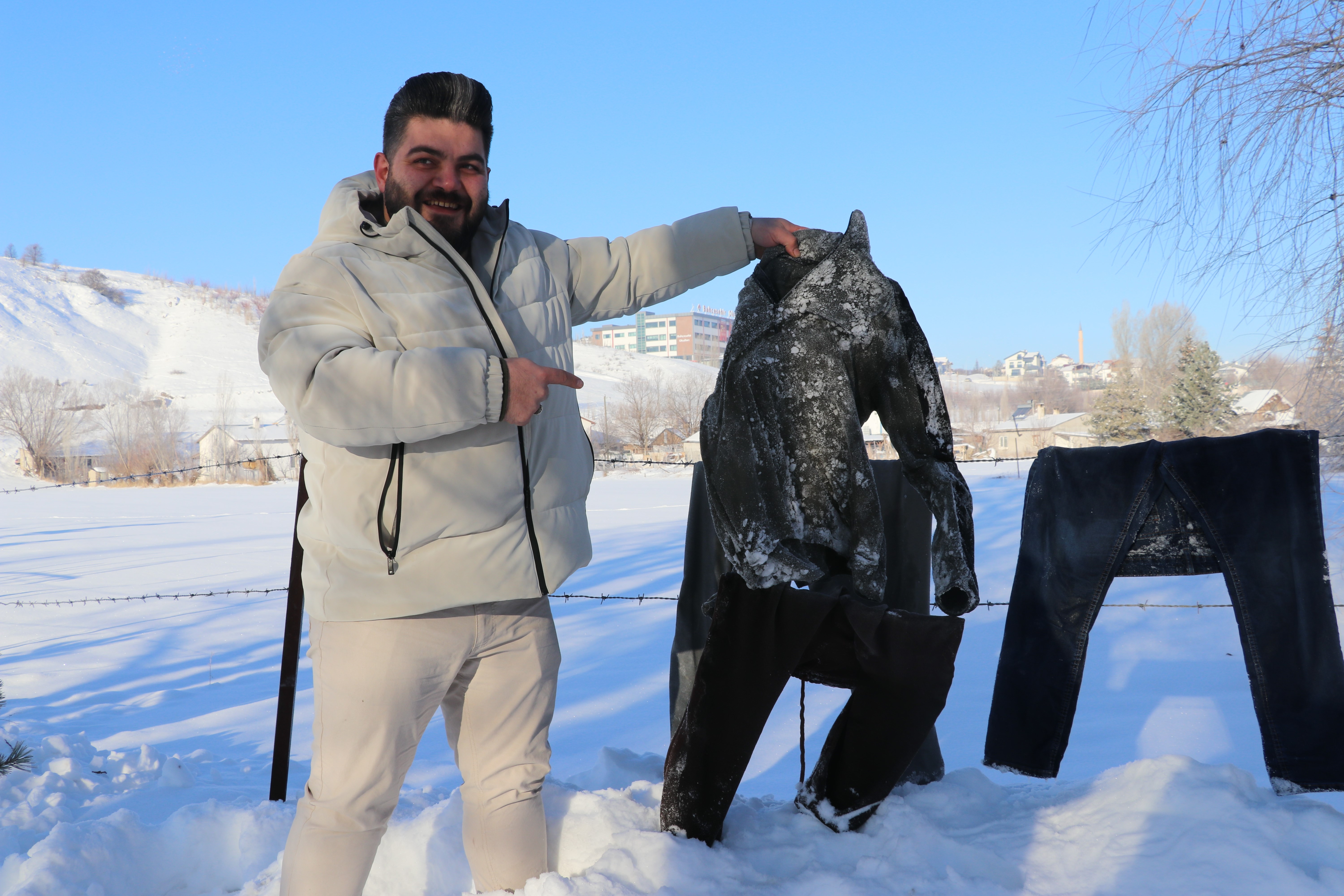 Sivas'ta soğuktan çamaşırlar dondu