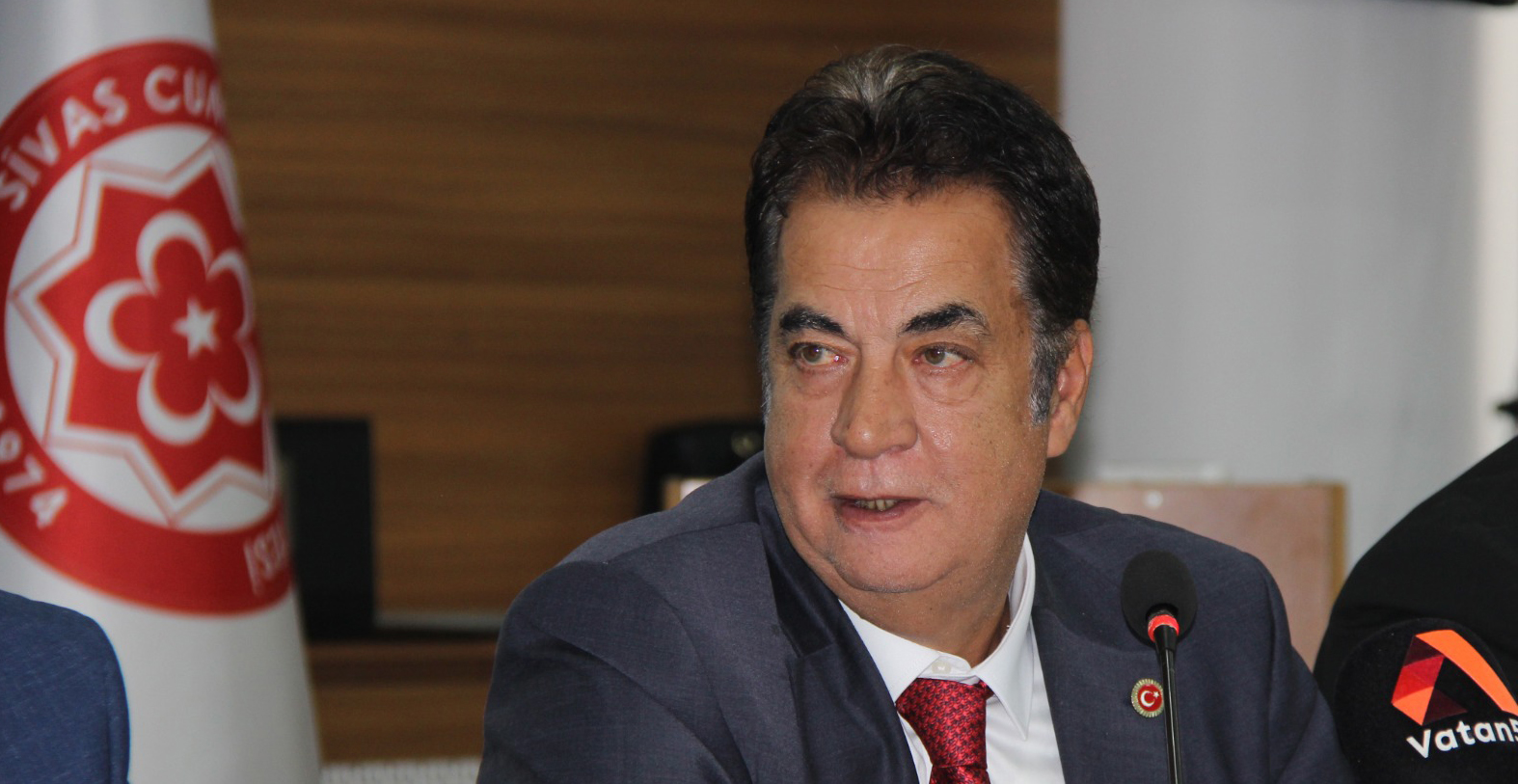 Rektör Hocam bu hafta da Ankara’ya gitmeyiver!