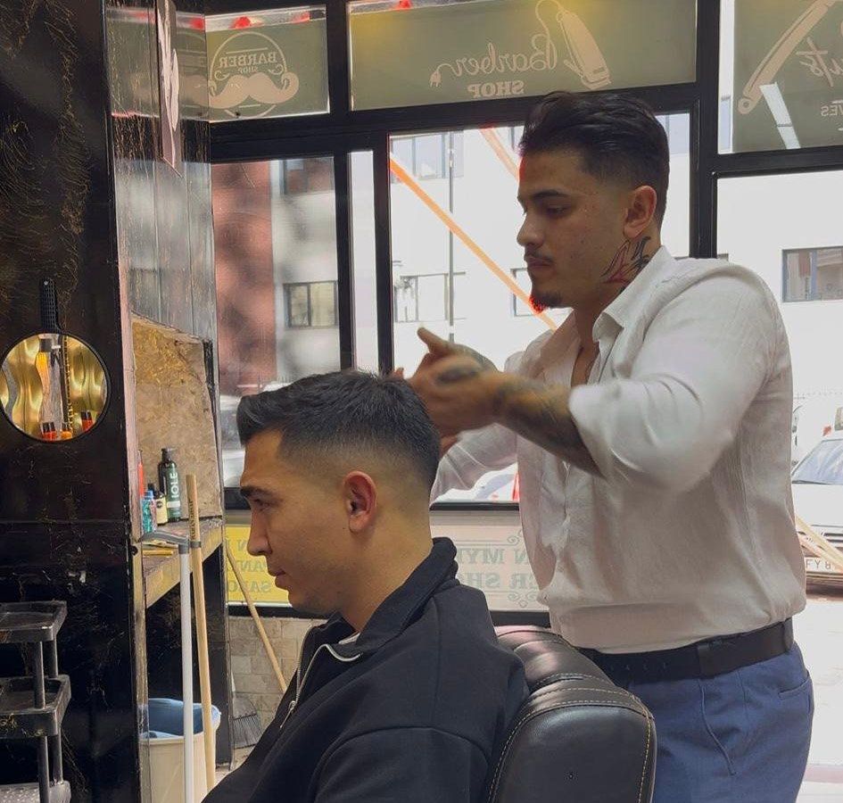 Sivas'ta bu kuaför ezber bozdu: Fiyatı gören randevu alıyor