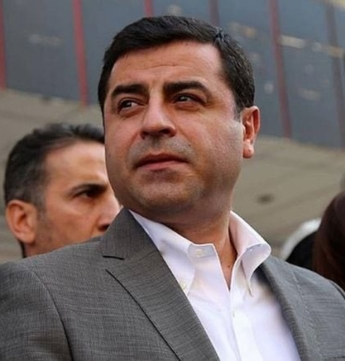 Selahattin Demirtaş'a 'Cumhurbaşkanına hakaret' suçundan hapis cezası