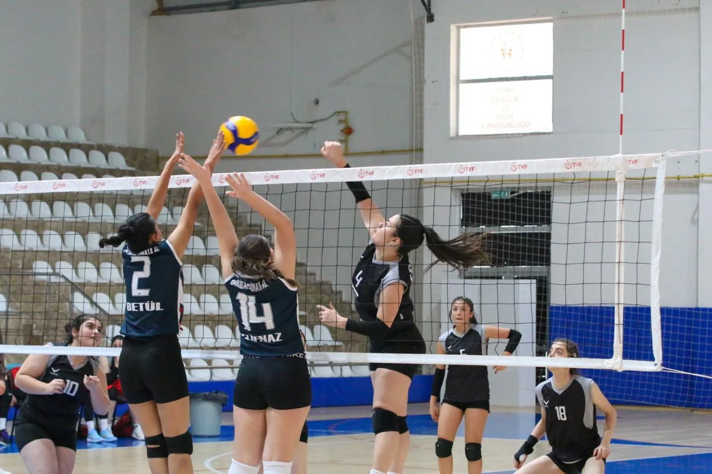 310 sporcu Sivas’ta ter döküyor