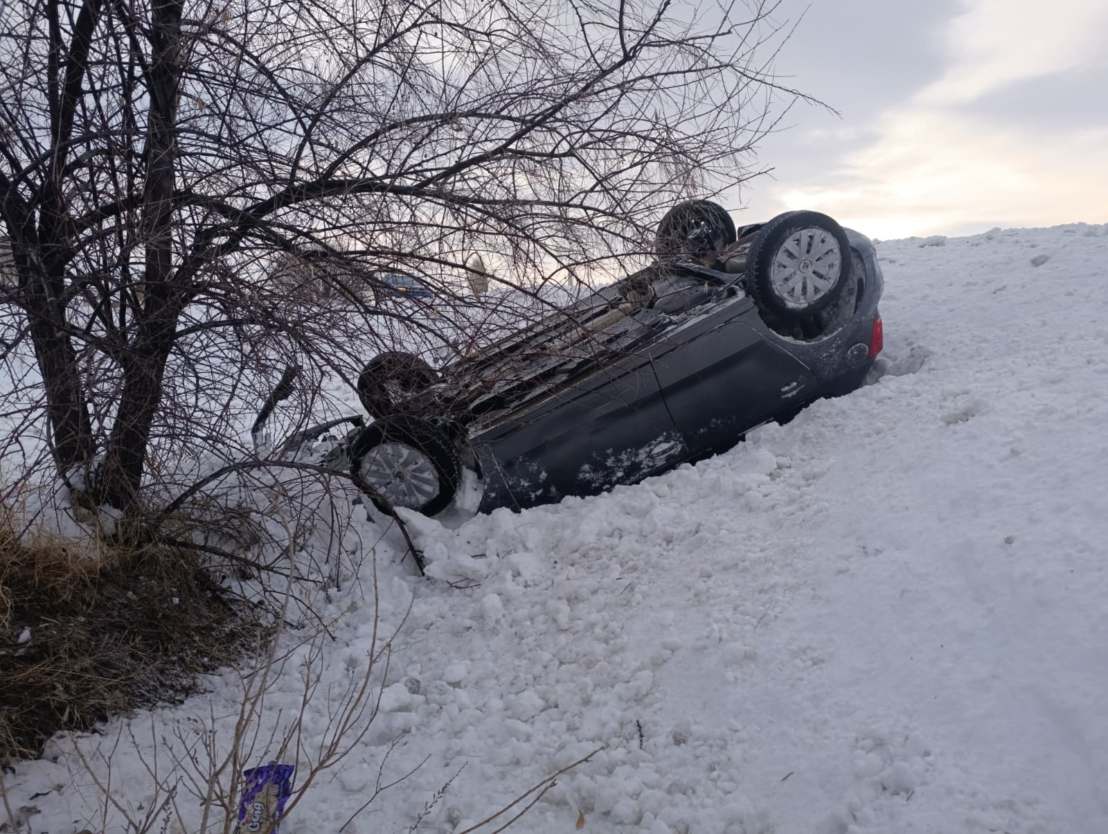 Buzlanma kazalara neden oldu: 3 yaralı