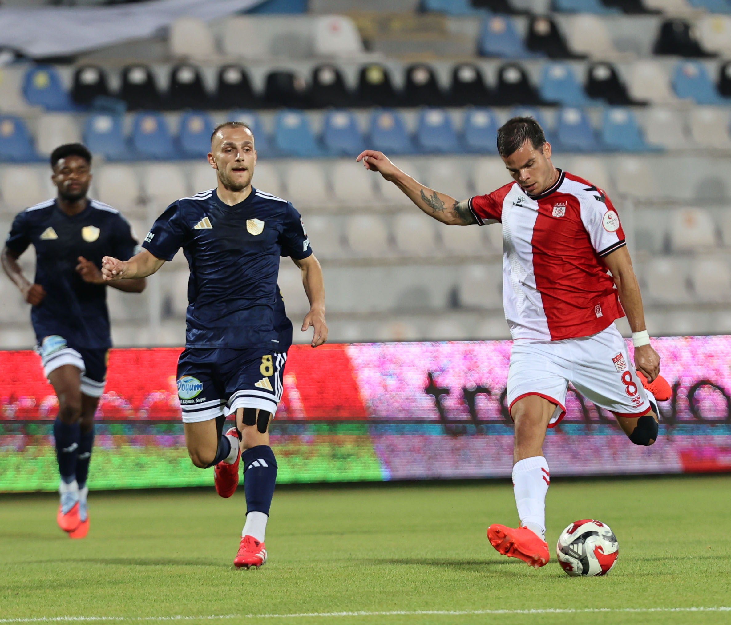 Sivasspor ikinci devreye 3 puan parolasıyla çıkıyor